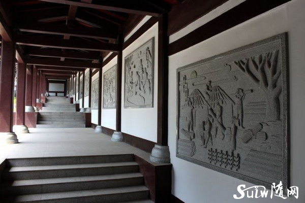 �����L��