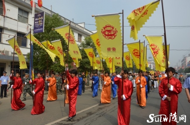 �������׵��Ļ��R��(hu��)��